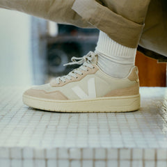 V-90 LEATHER PIERRE WHITE | VEJA NEAR ME