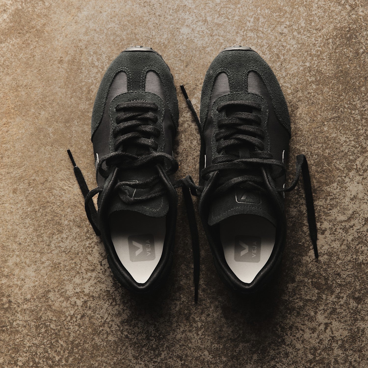 GT NOLYN FULL BLACK | VEJA US