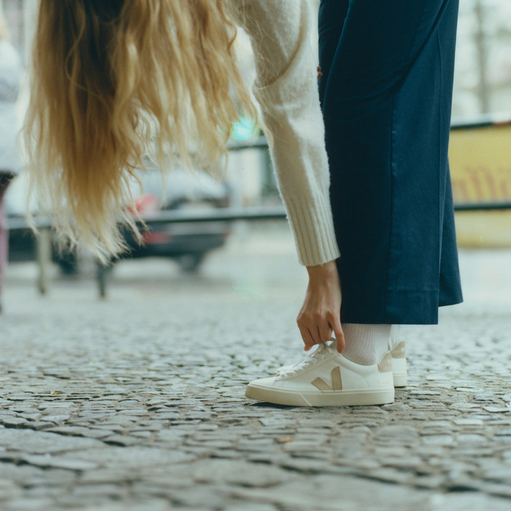 CAMPO LEATHER WHITE ALMOND | VEJA SALE