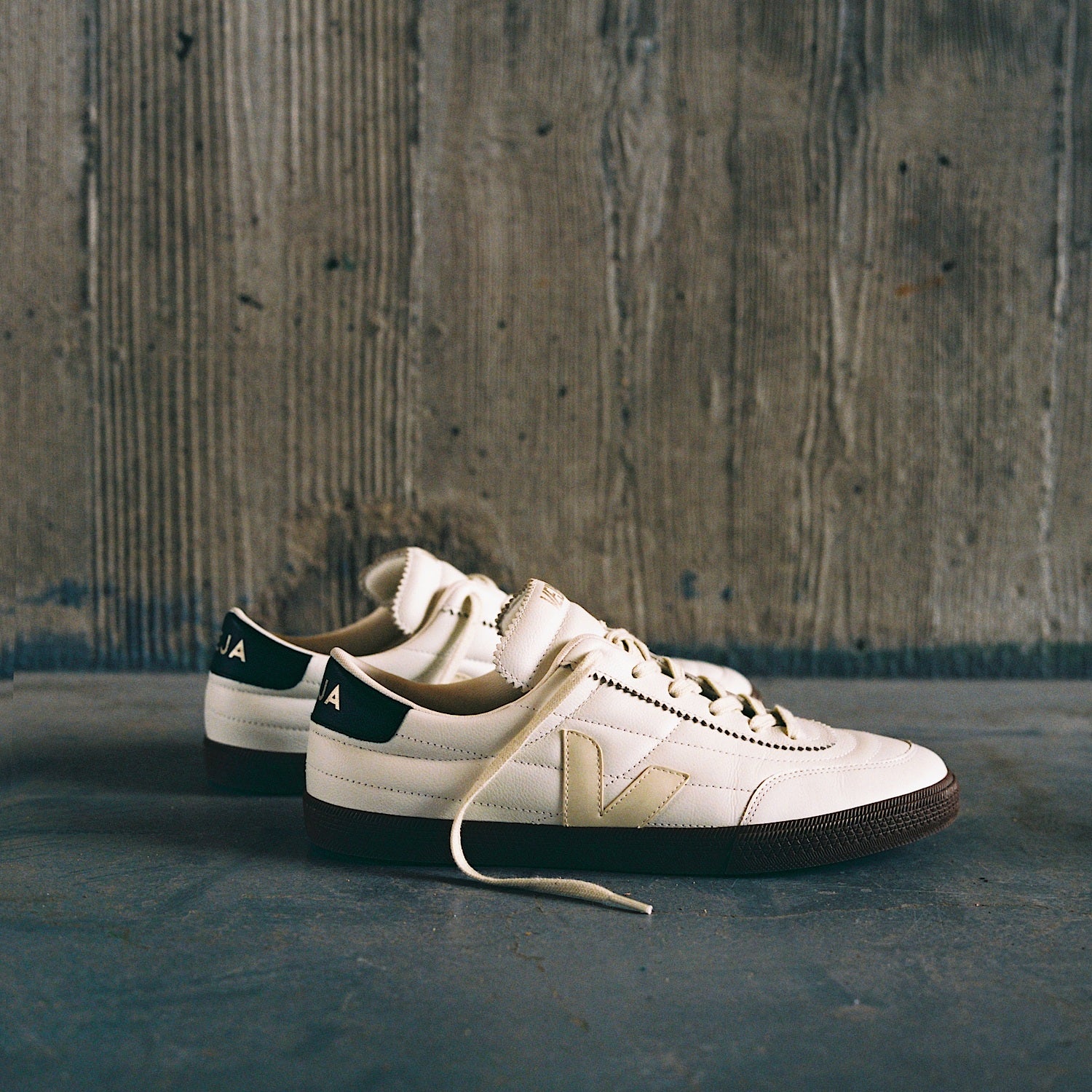 PANENKA LEATHER WHITE BLACK BARK | VEJA SALE