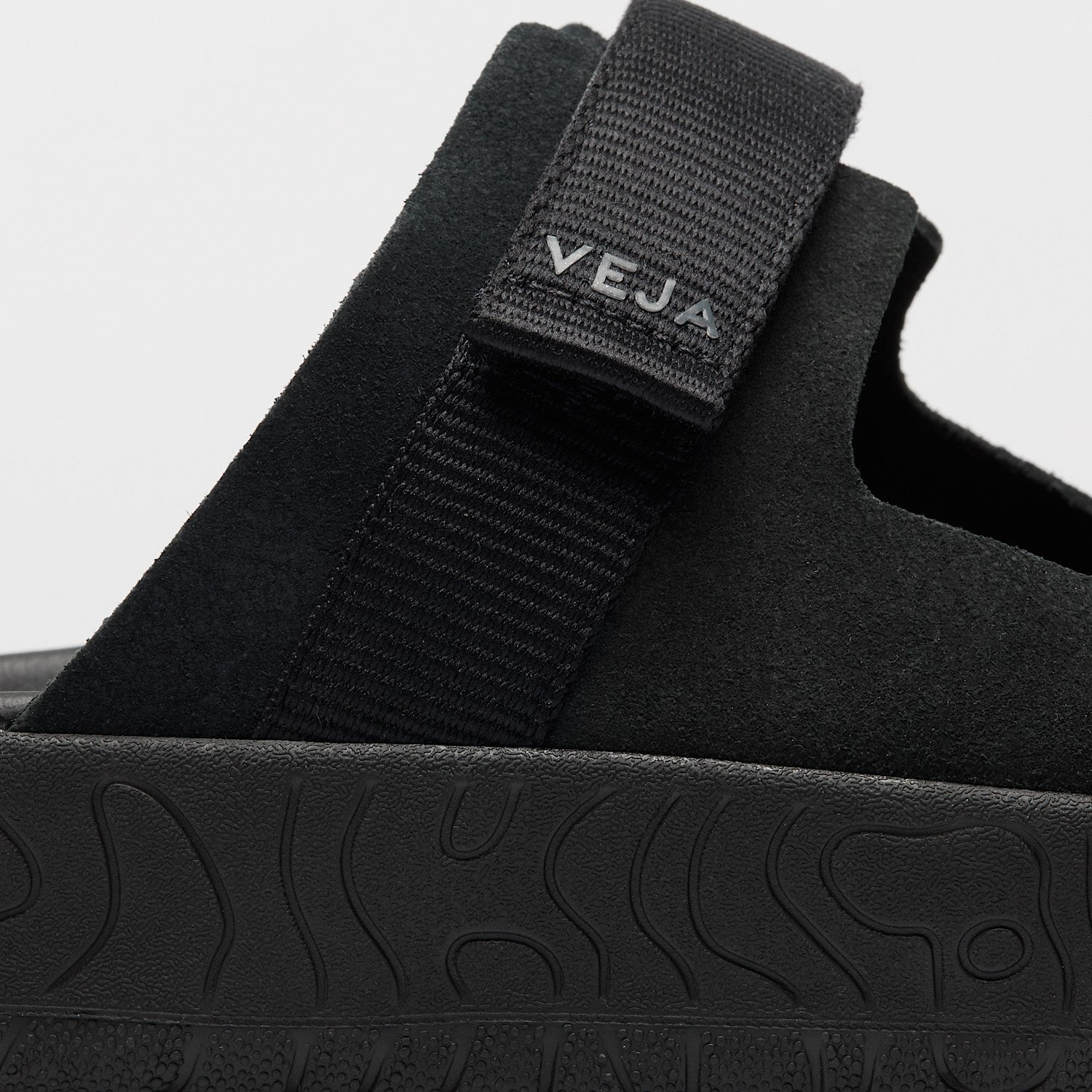 ARPOADOR SUEDE FULL BLACK | VEJA OUTLET