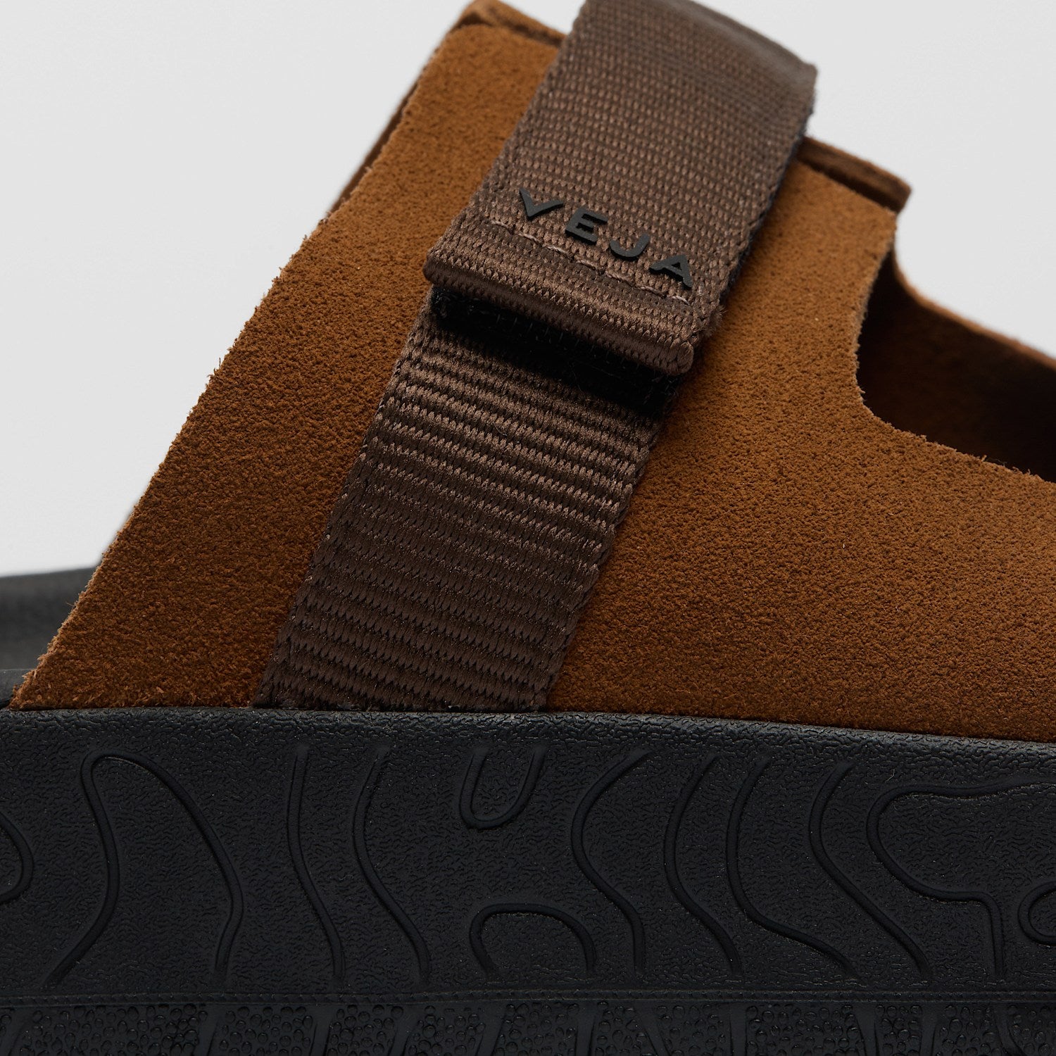 ARPOADOR SUEDE COGNAC EAGLE BLACK | VEJA FOR SALE