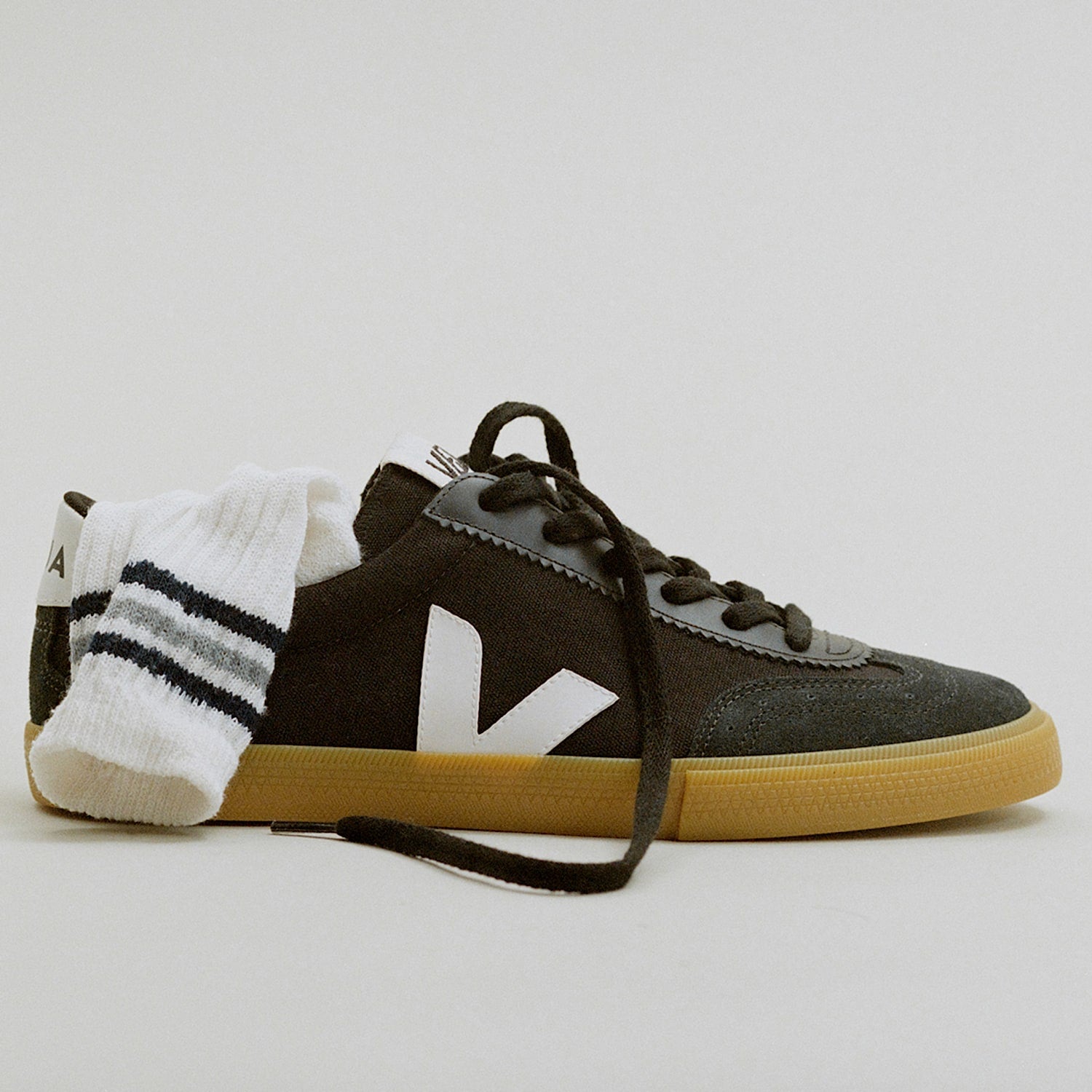 VOLLEY CANVAS BLACK WHITE NATURAL | VEJA OUTLET