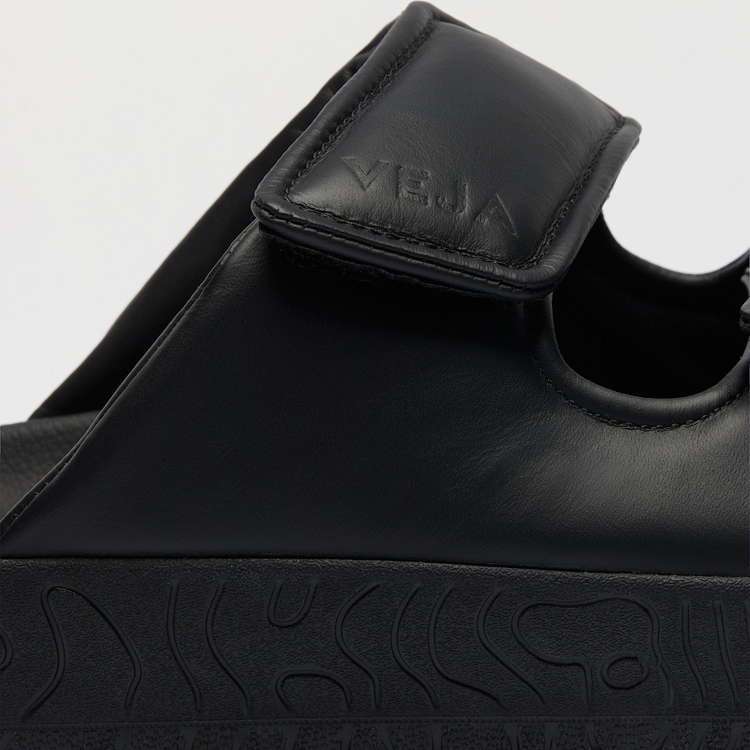 ETNA BOLD LEATHER FULL BLACK | VEJA OUTLET