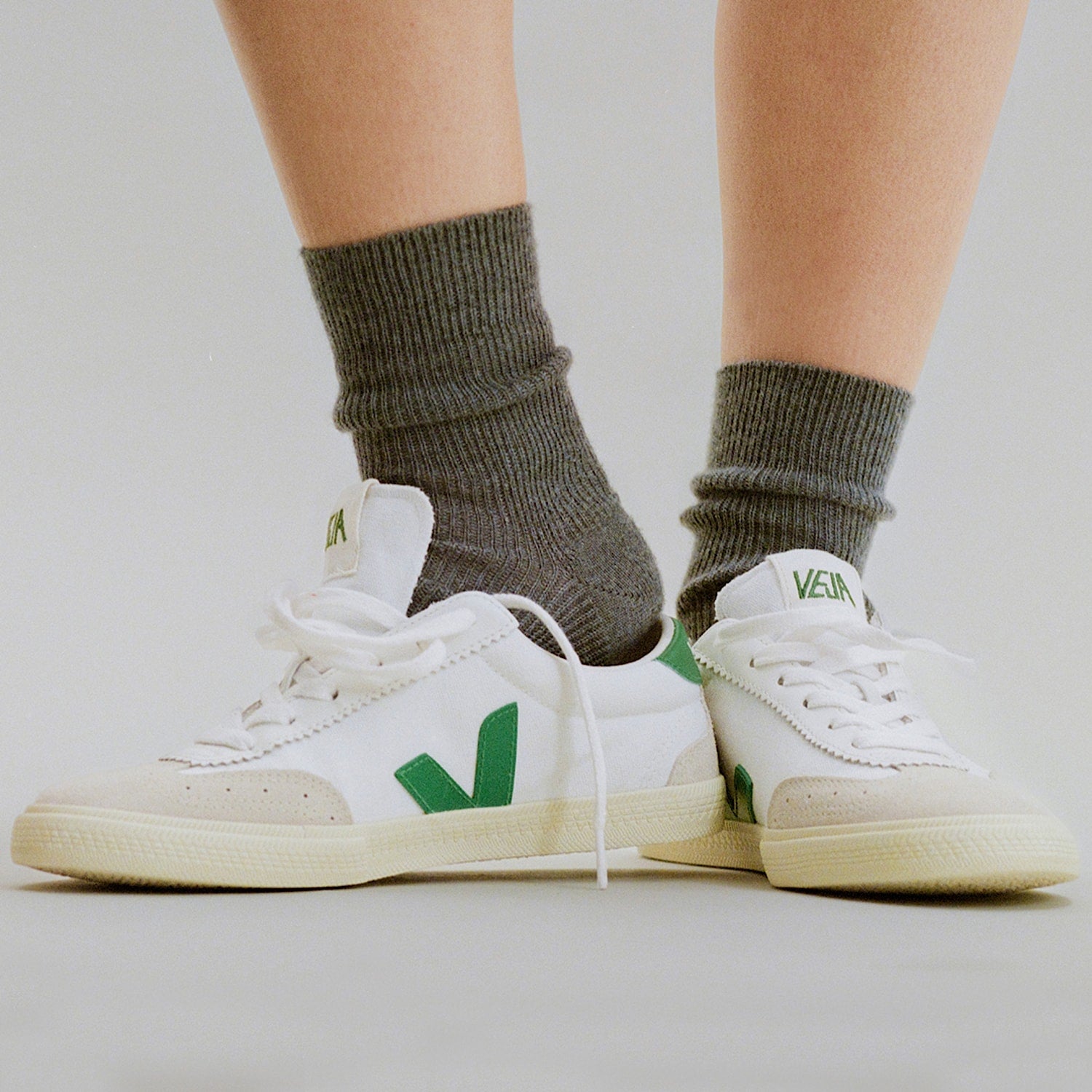 VOLLEY CANVAS WHITE EMERAUDE | VEJA DISCOUNT