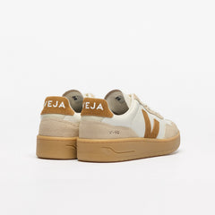 V-90 LEATHER PURE CAMEL ALMOND NATURAL | VEJA DISCOUNT