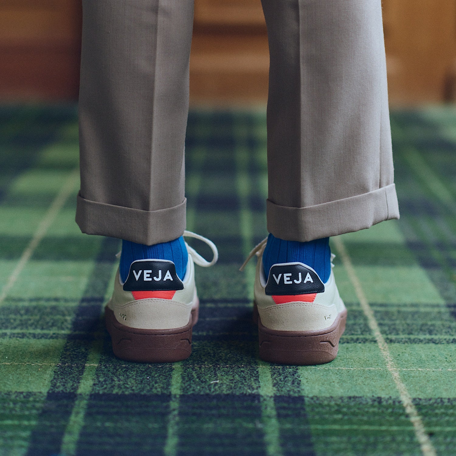 V-90 LEATHER PIERRE ALMOND BLACK | VEJA SALE