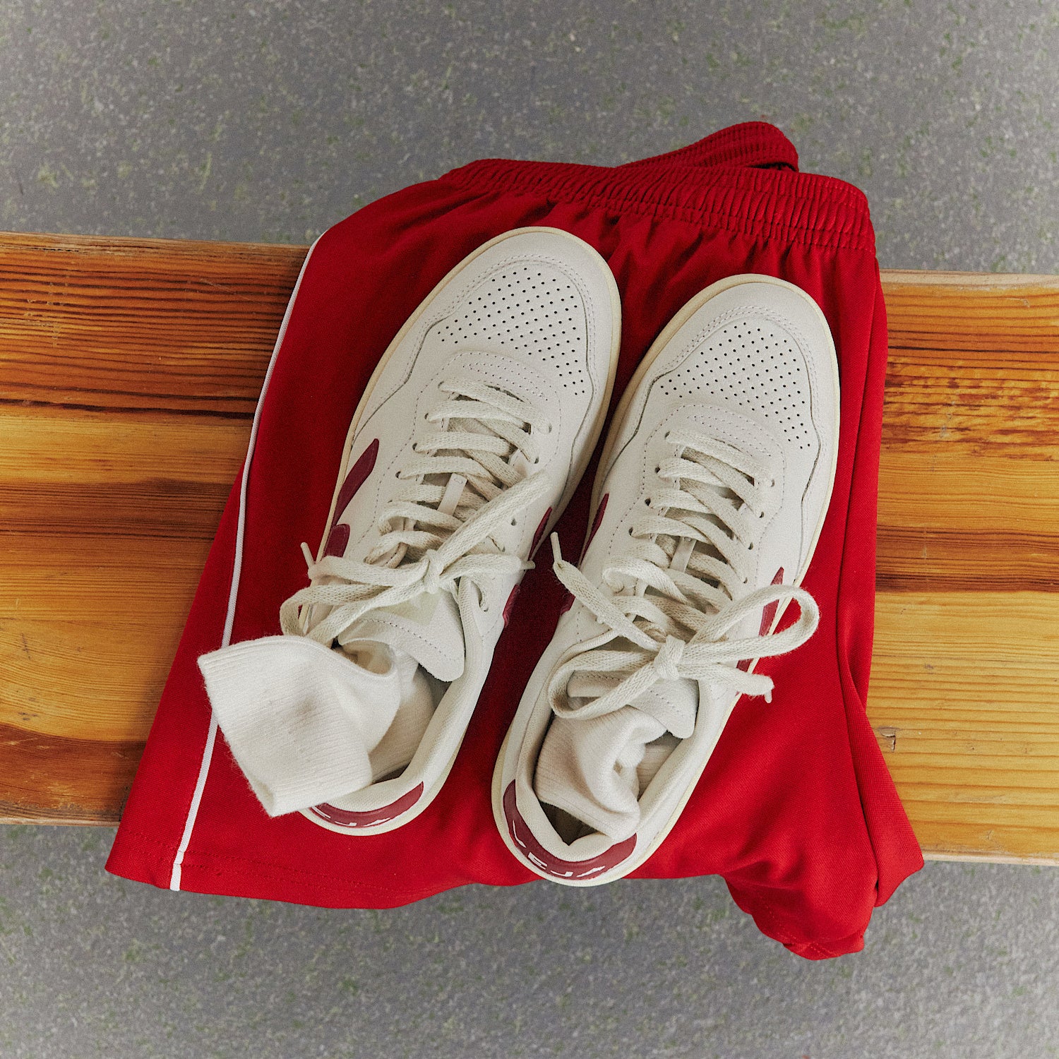 V-90 LEATHER WHITE MARSALA | VEJA SALE