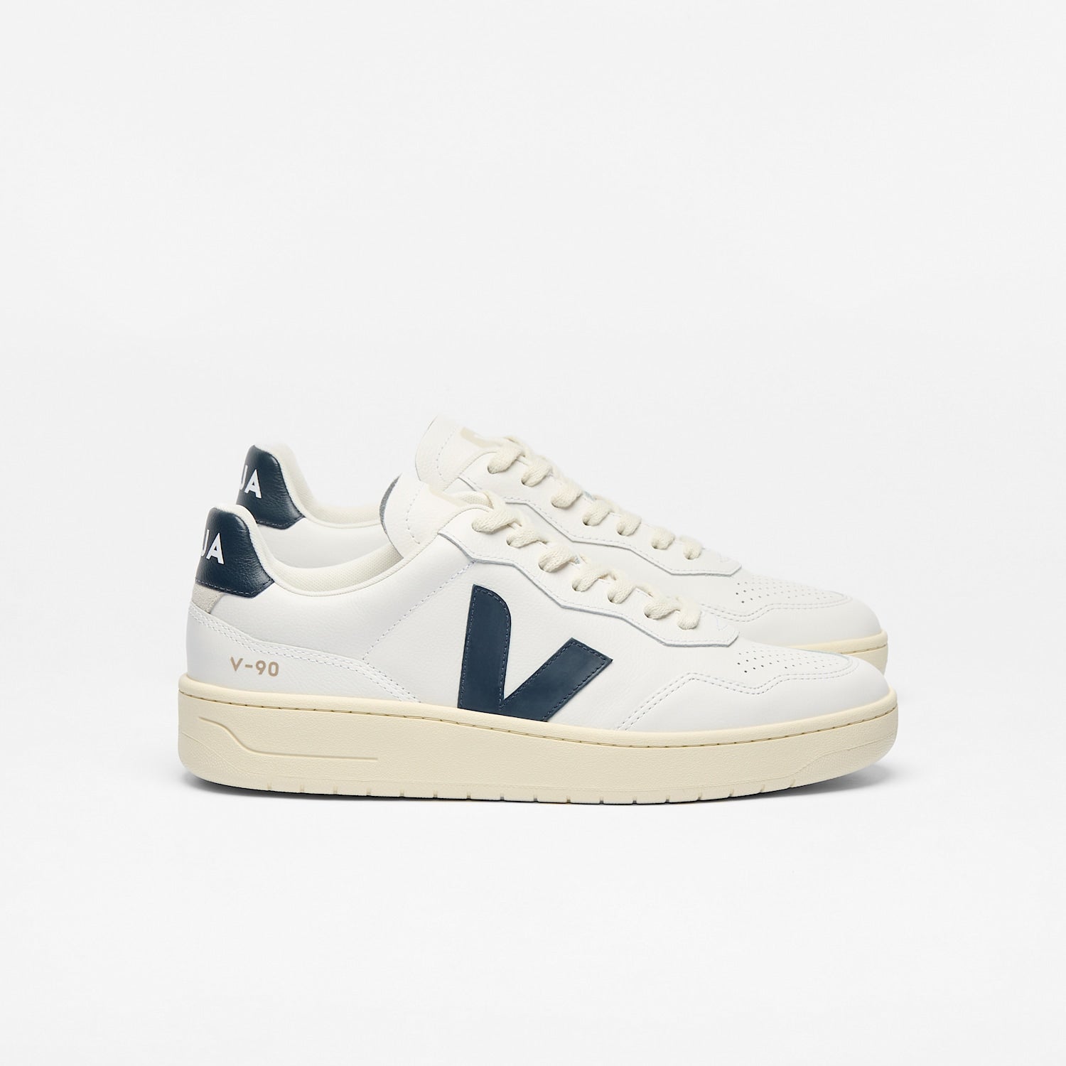 V-90 LEATHER WHITE NAUTICO | VEJA SALE