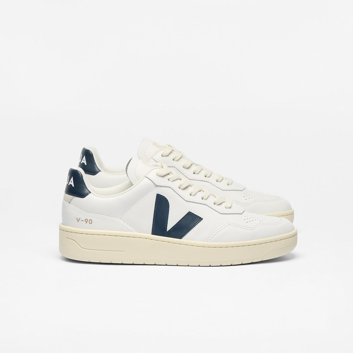 V-90 LEATHER WHITE NAUTICO | VEJA SALE