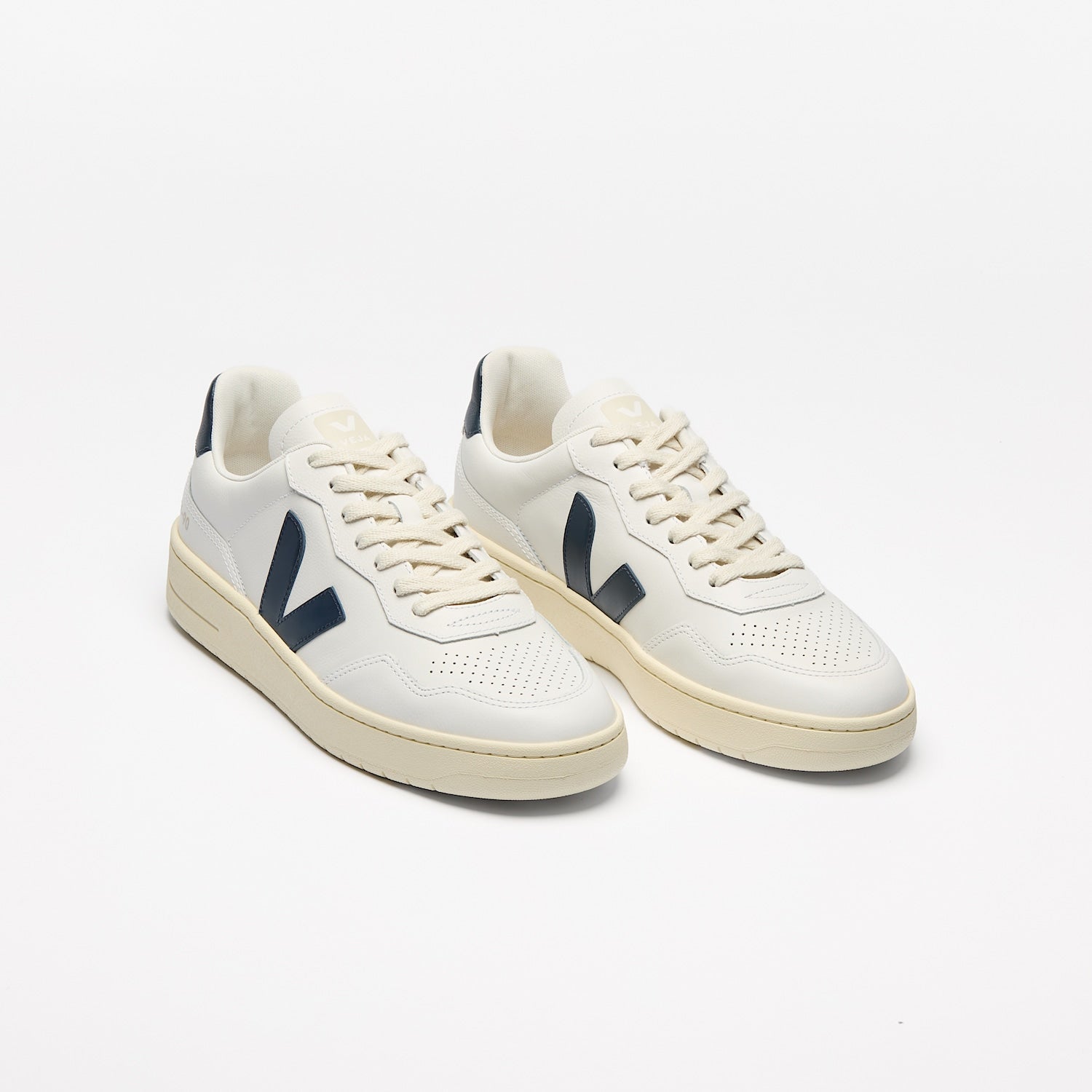 V-90 LEATHER WHITE NAUTICO | VEJA SALE