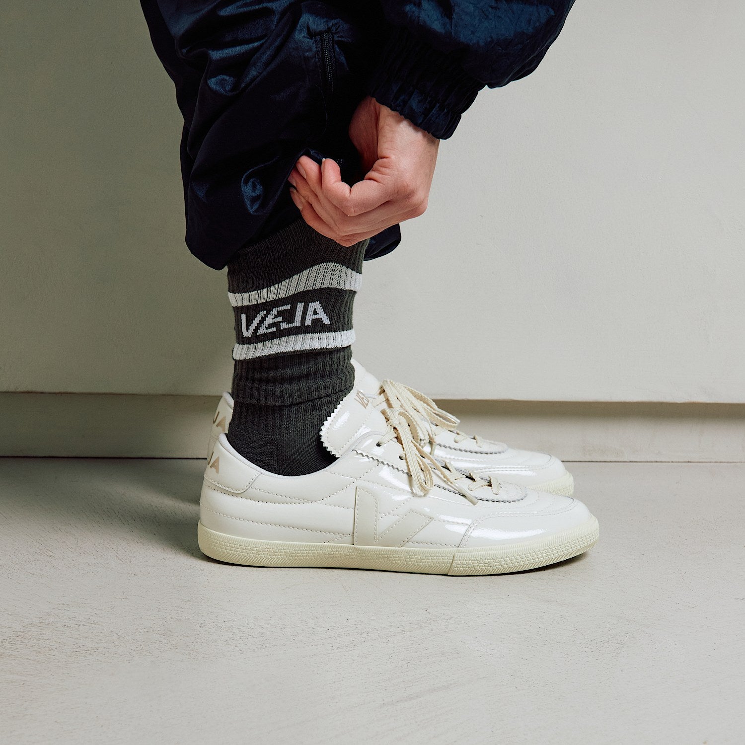 PANENKA PATENT LEATHER OFF WHITE NATURAL | VEJA FOR SALE
