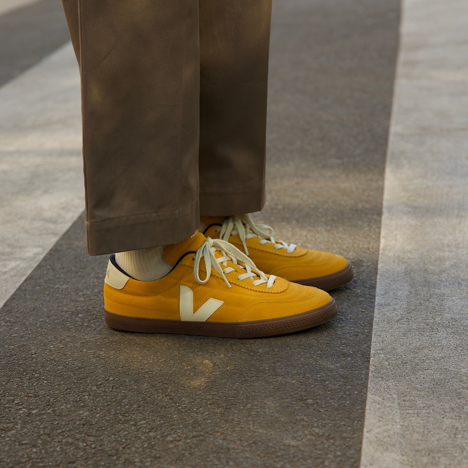 PANENKA SUEDE SAFRAN PIERRE BARK | VEJA ONLINE