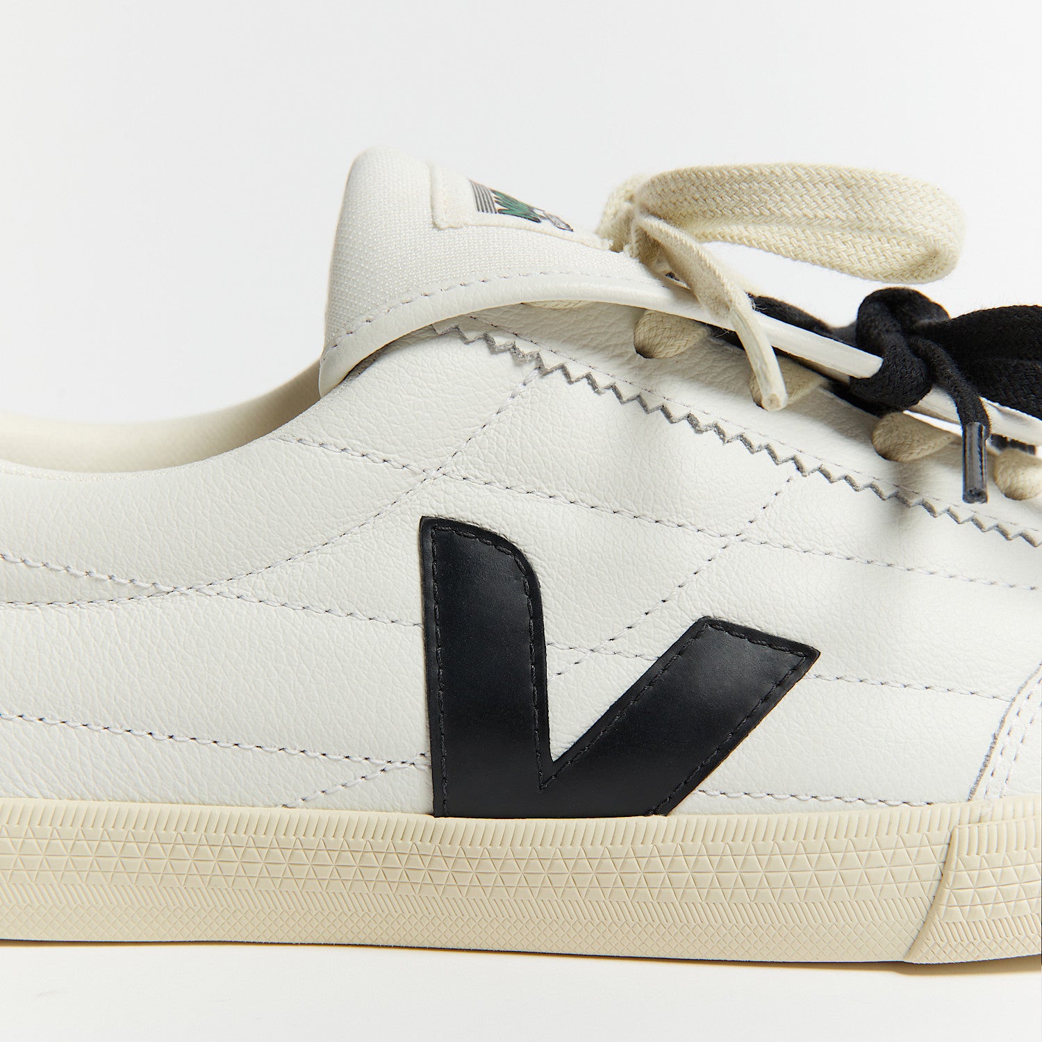 PANENKA LEATHER VEJA X MAGLIANO WHITE | VEJA SALE