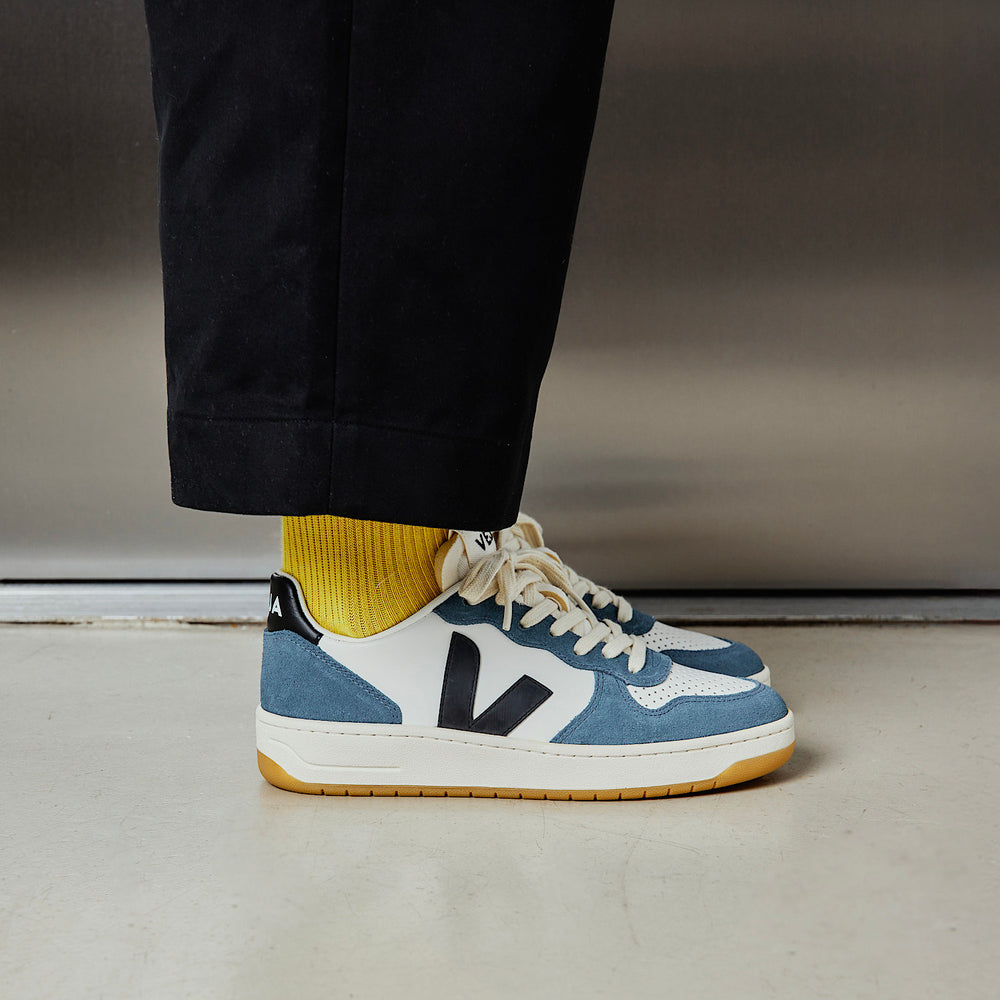 V-10 LEATHER WHITE BLACK CALIFORNIA | VEJA NEAR ME