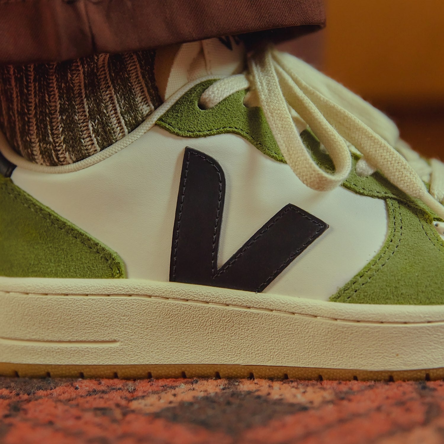 V-10 LEATHER WHITE BLACK KIWI | VEJA OUTLET