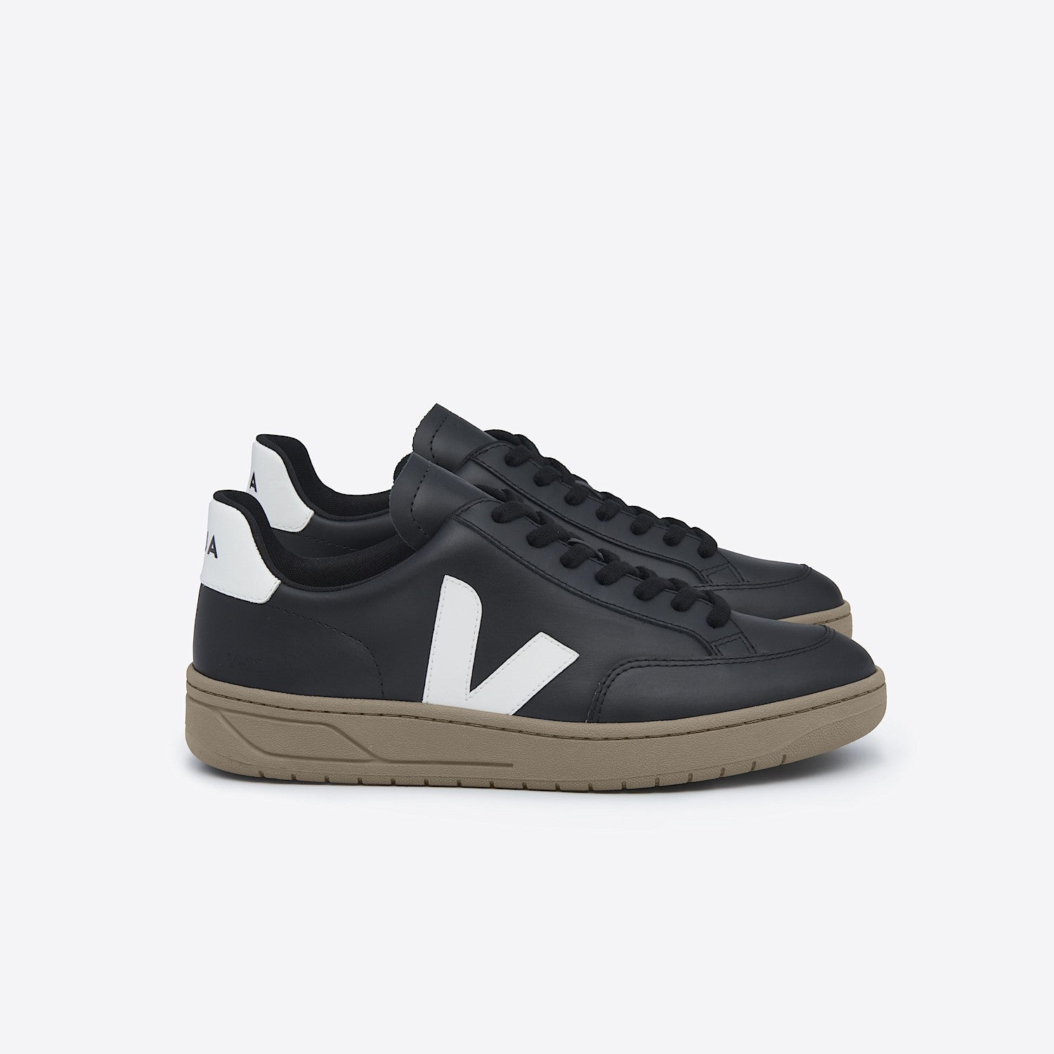 V-12 LEATHER BLACK DUNE | VEJA SALE