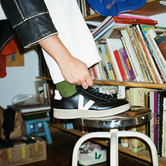 V-12 LEATHER BLACK DUNE | VEJA SALE