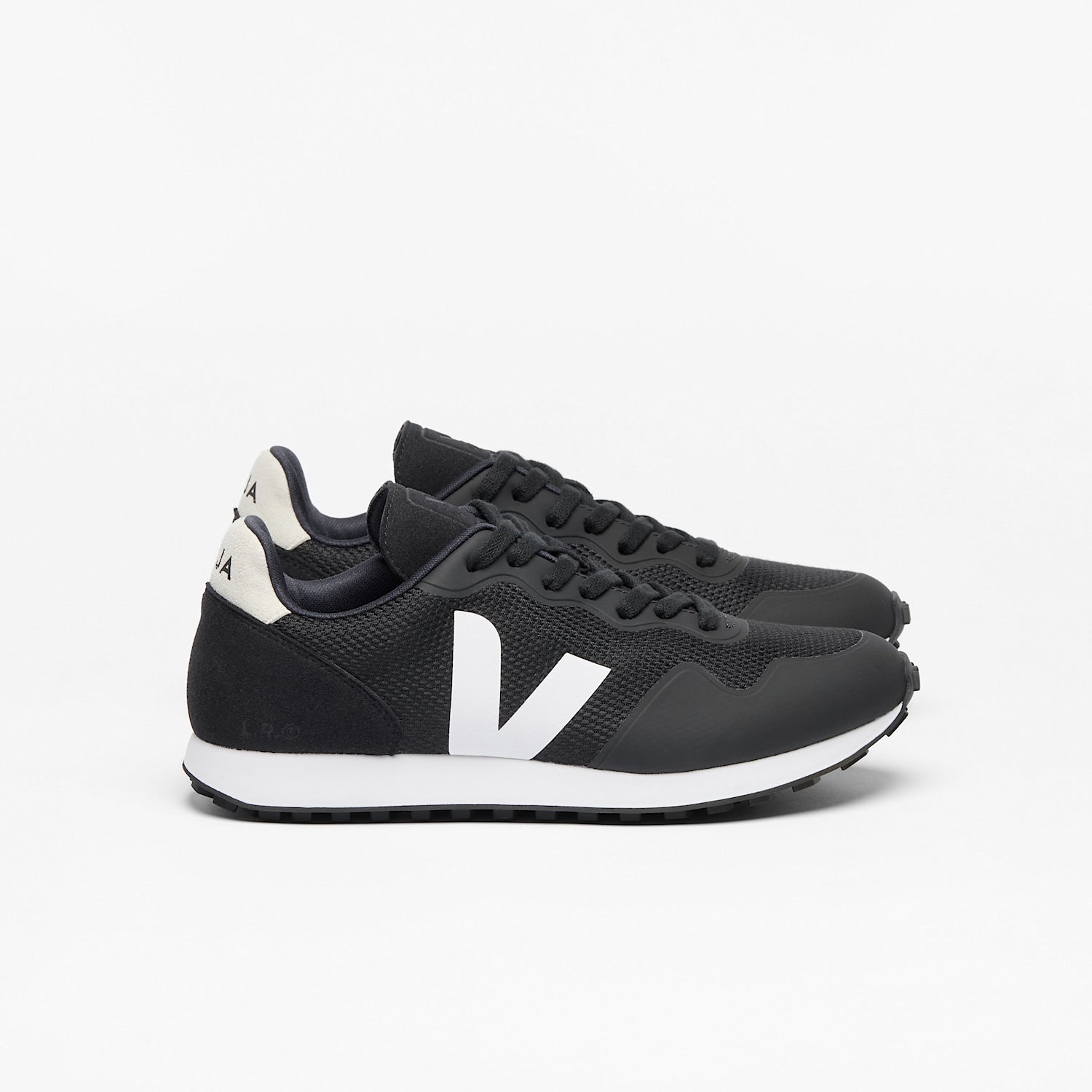 SDU B-MESH BLACK WHITE | VEJA SALE