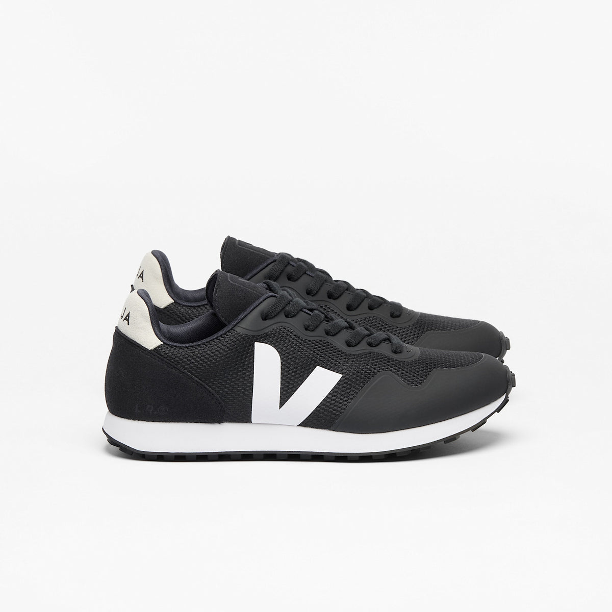 SDU B-MESH BLACK WHITE | VEJA SALE