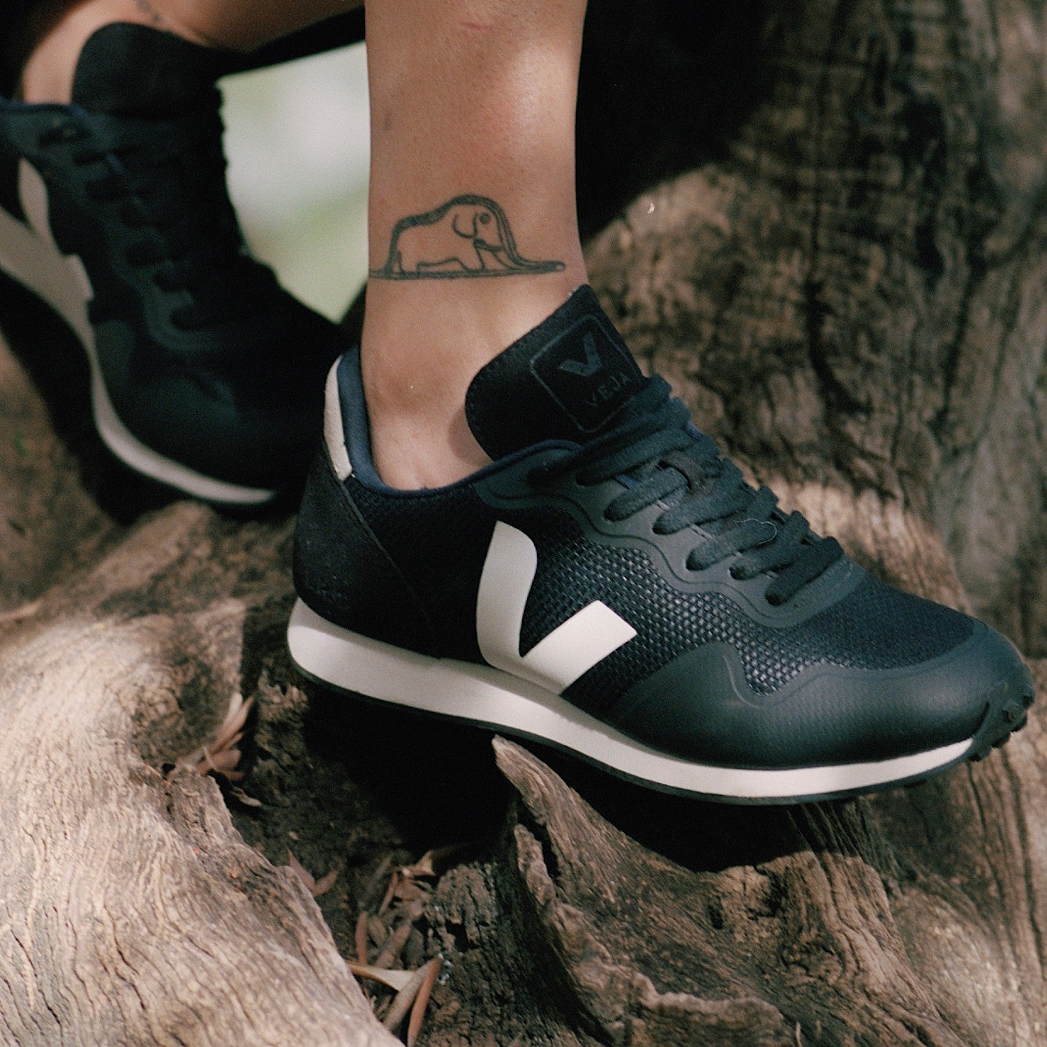 SDU B-MESH BLACK WHITE | VEJA SALE