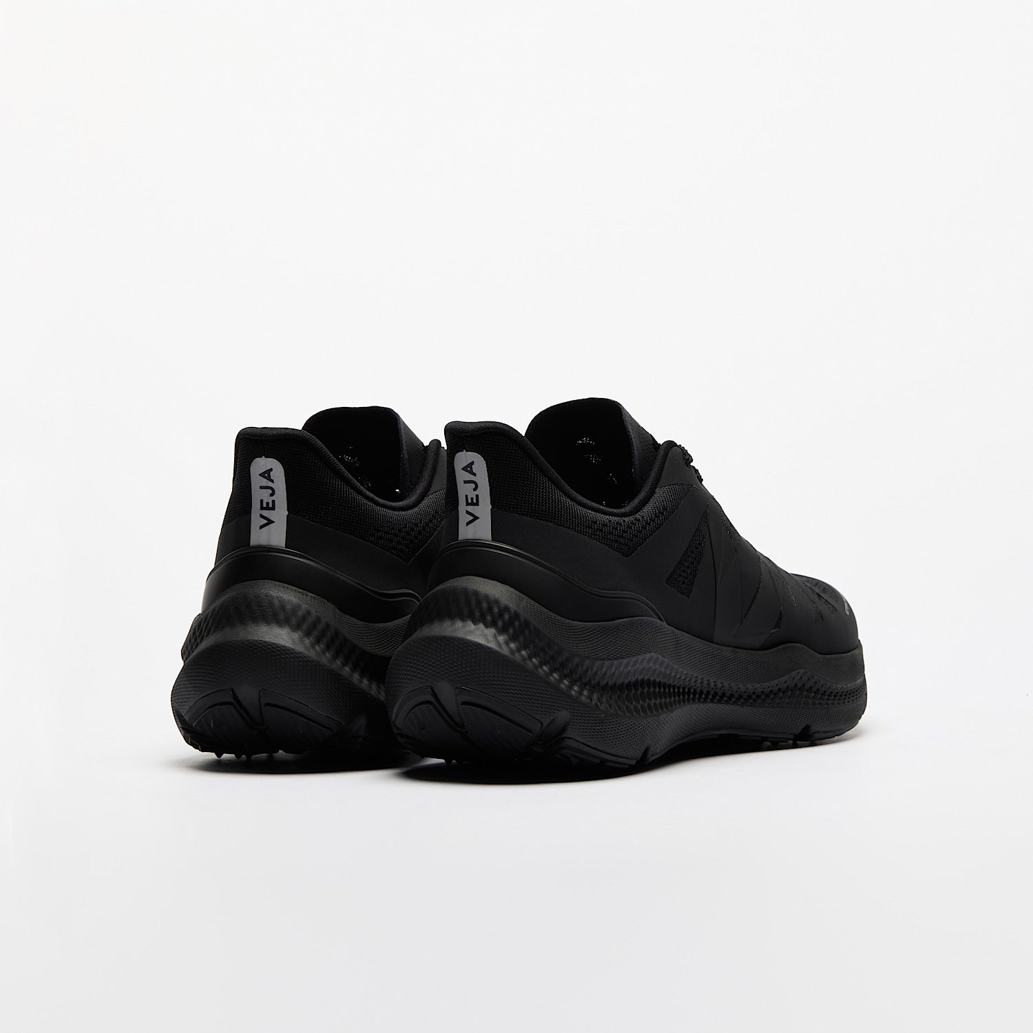 CONDOR 3 ADVANCED ENGINEERED-MESH FULL BLACK | VEJA US