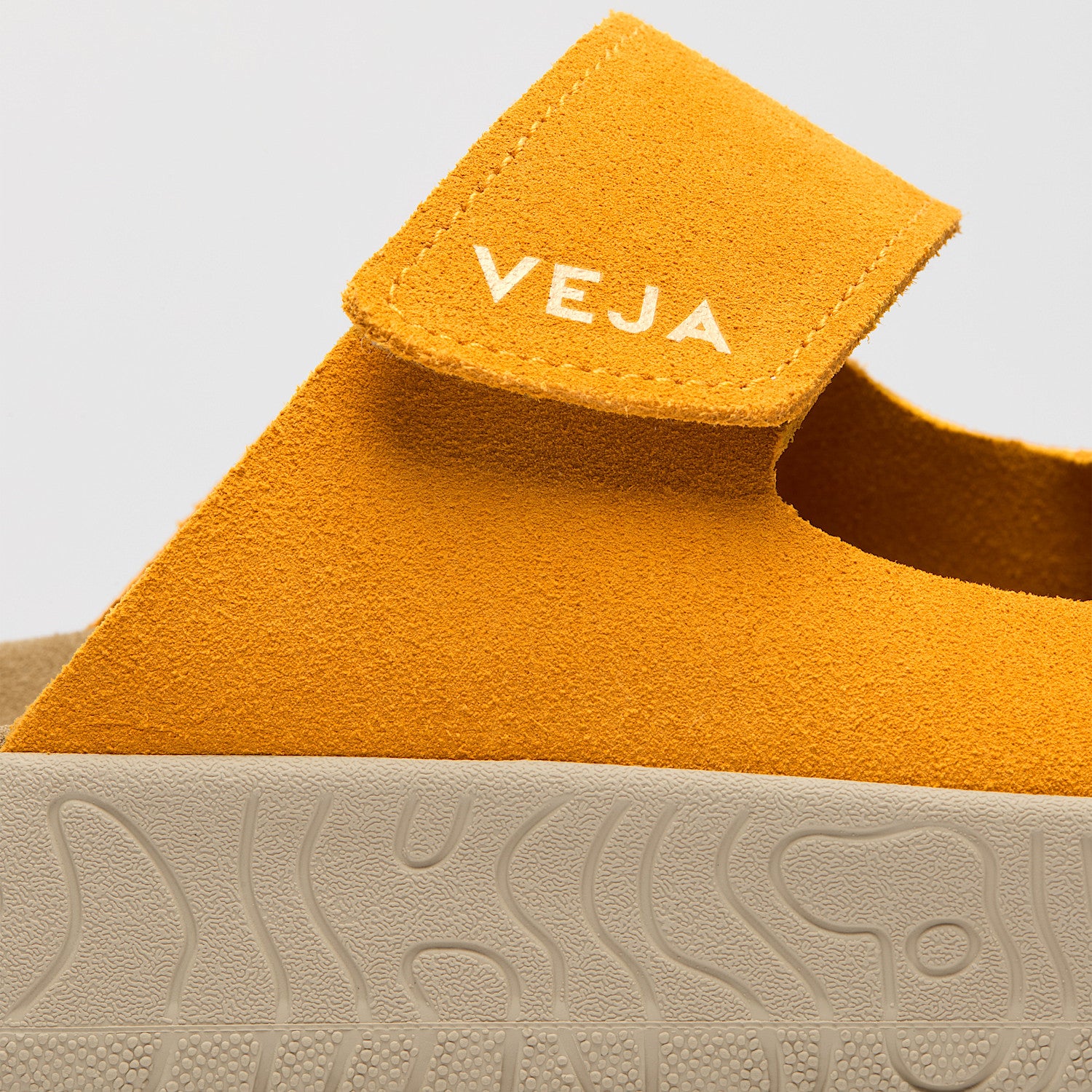 ETNA SUEDE SAFRAN ALMOND | VEJA ONLINE