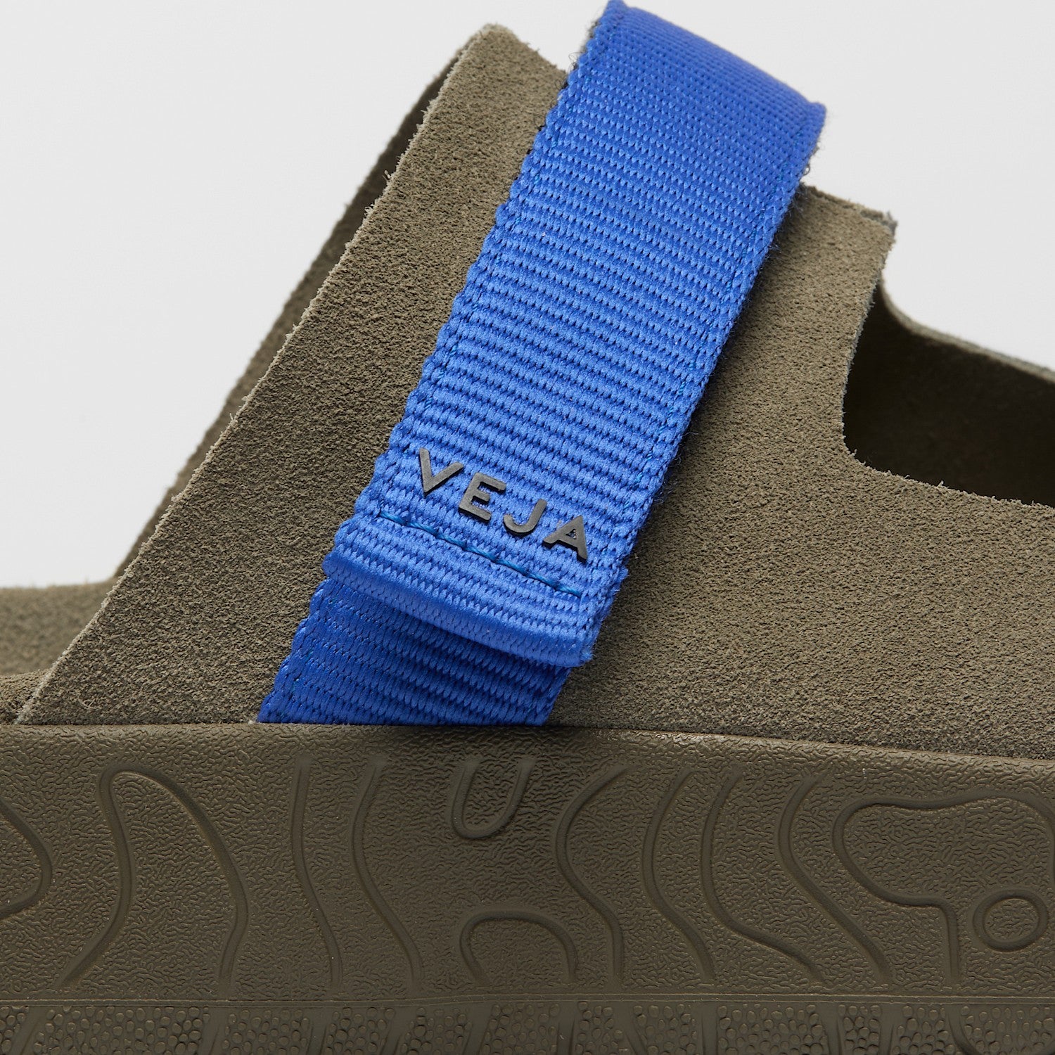 ARPOADOR SUEDE VEJA X WORKING TITLE KAKI | VEJA DISCOUNT