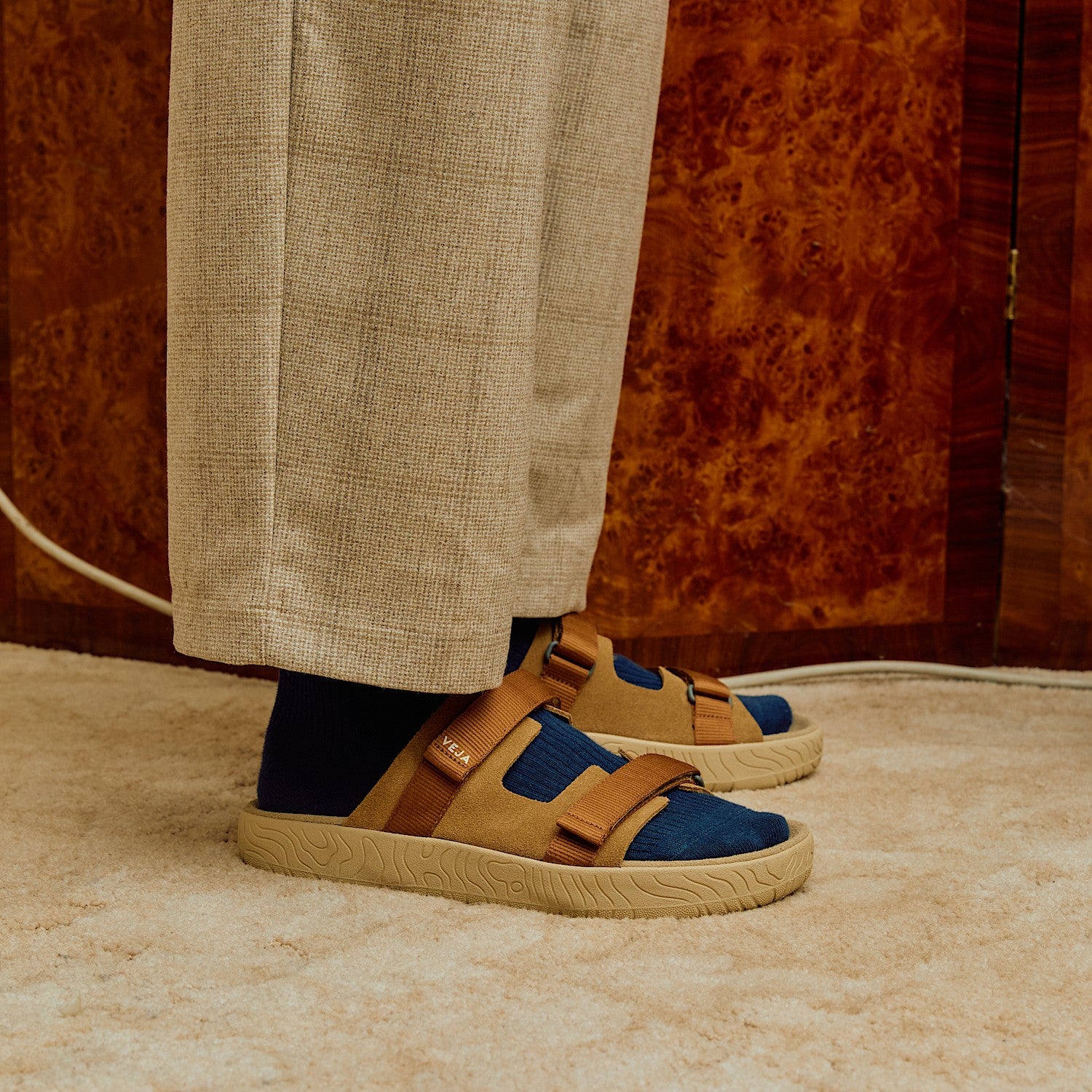 ARPOADOR SUEDE TENT COGNAC | VEJA SALE