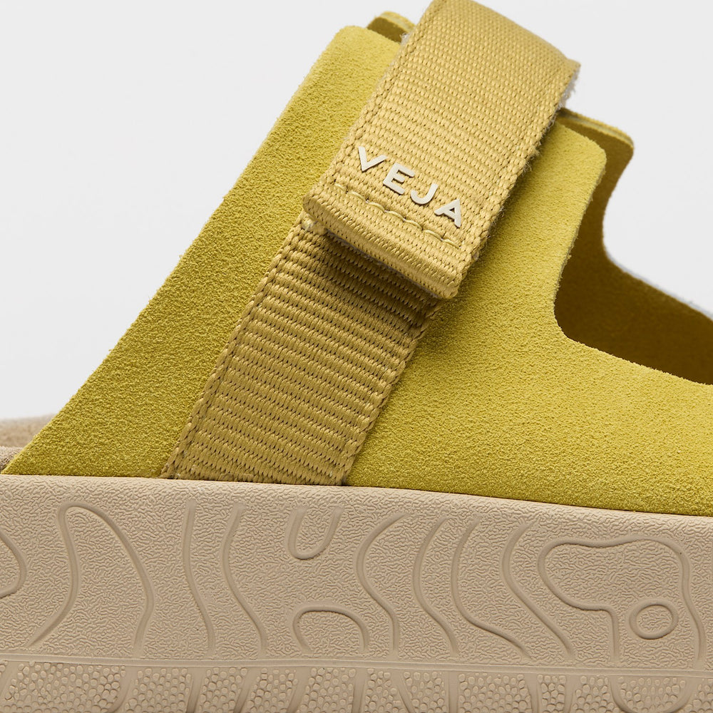 ARPOADOR SUEDE LIQUOR OCRE | VEJA OUTLET