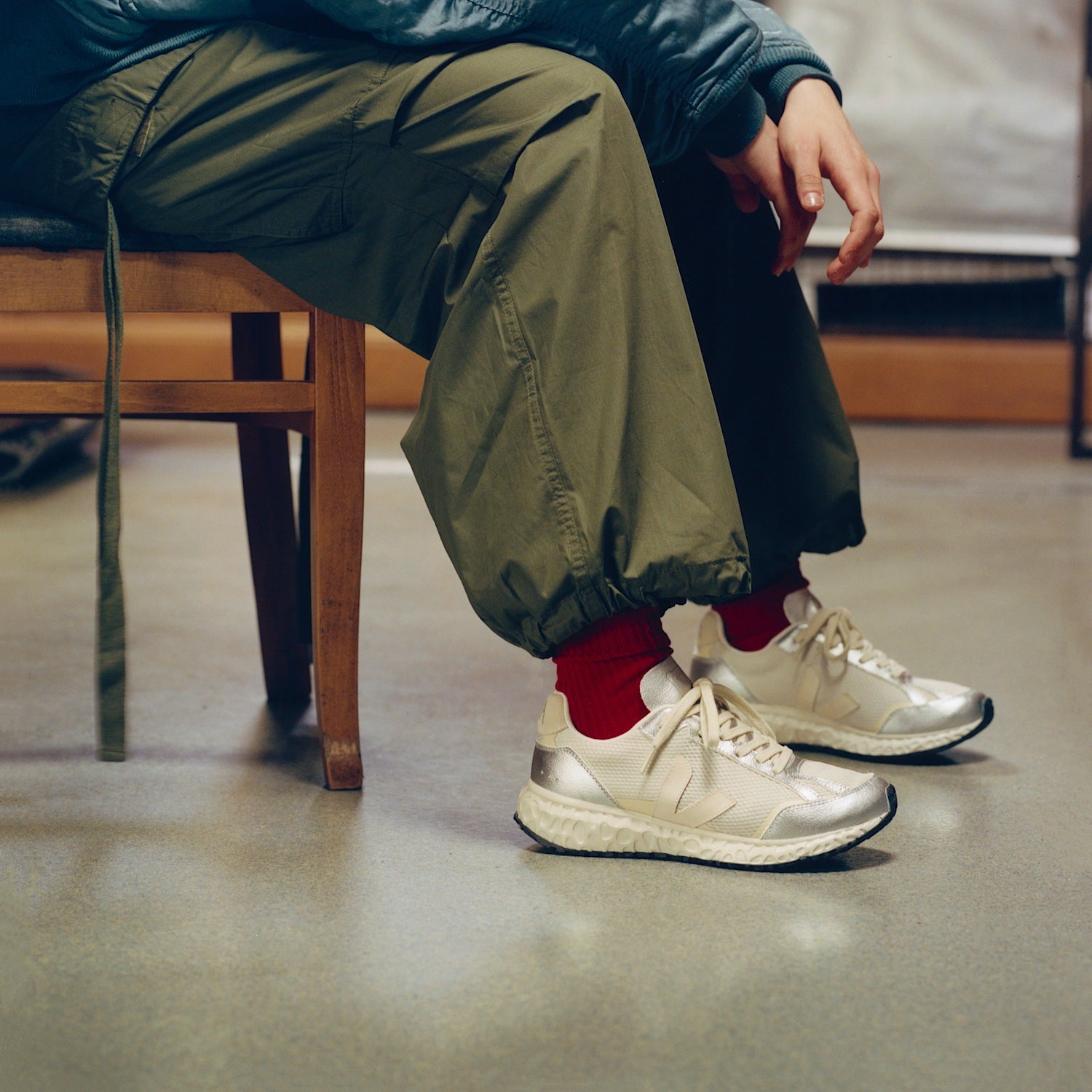 CONDOR ROYALE ALVEOMESH NATURAL PIERRE SILVER | VEJA NEAR ME