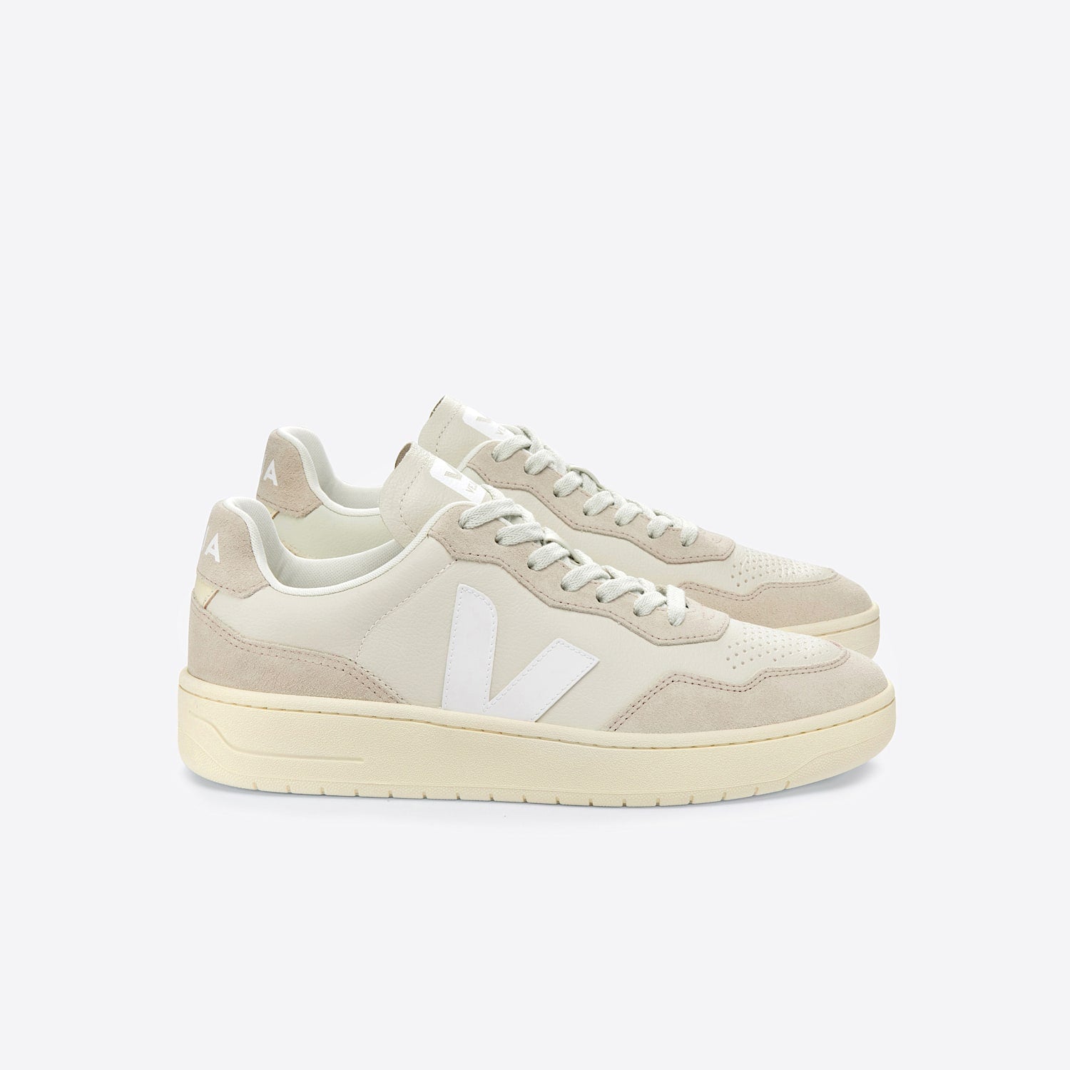 V-90 LEATHER PIERRE WHITE | VEJA NEAR ME