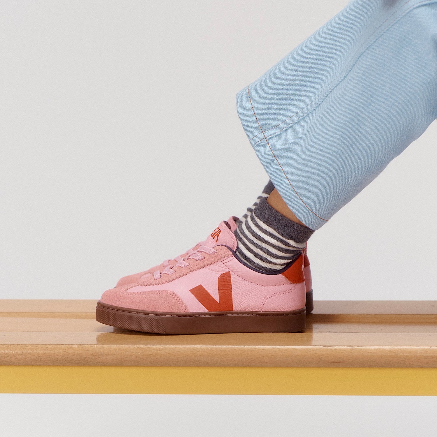 VOLLEY ELASTIC LACES LEATHER GUIMAUVE PEKIN BARK | VEJA US