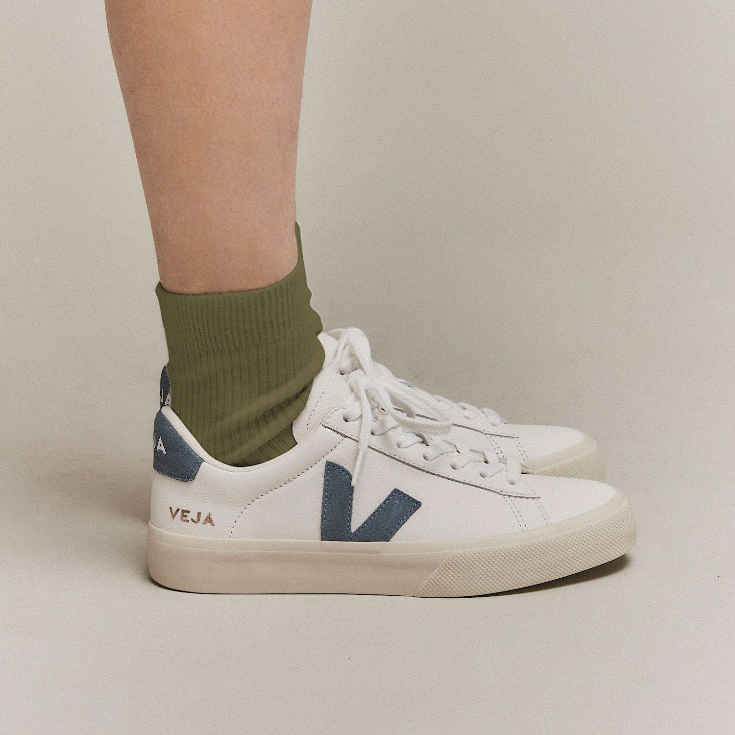 CAMPO LEATHER WHITE CALIFORNIA | VEJA SALE