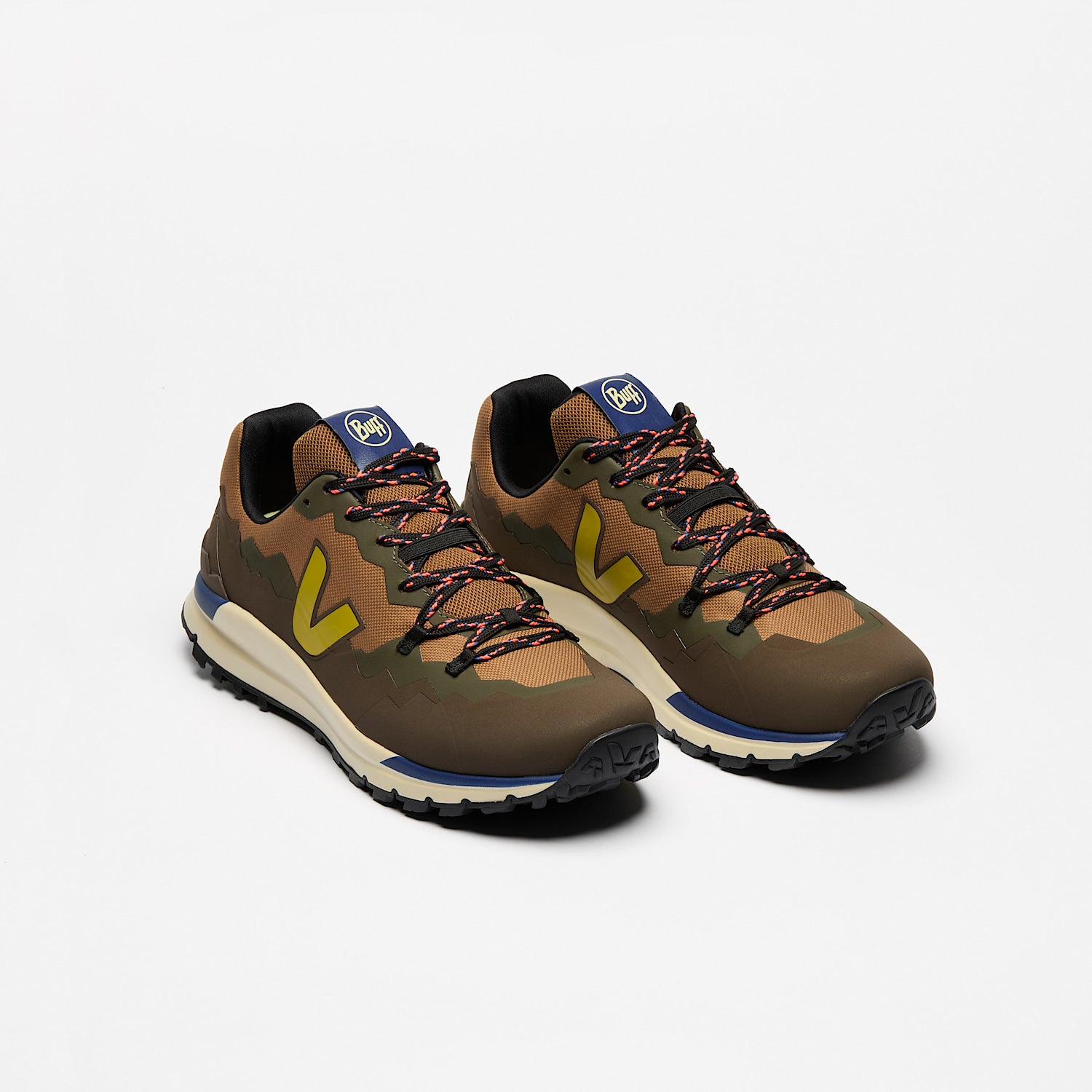 FITZ ROY TREK-SHELL VEJA X BUFF® TERRA LIQUOR | VEJA ONLINE