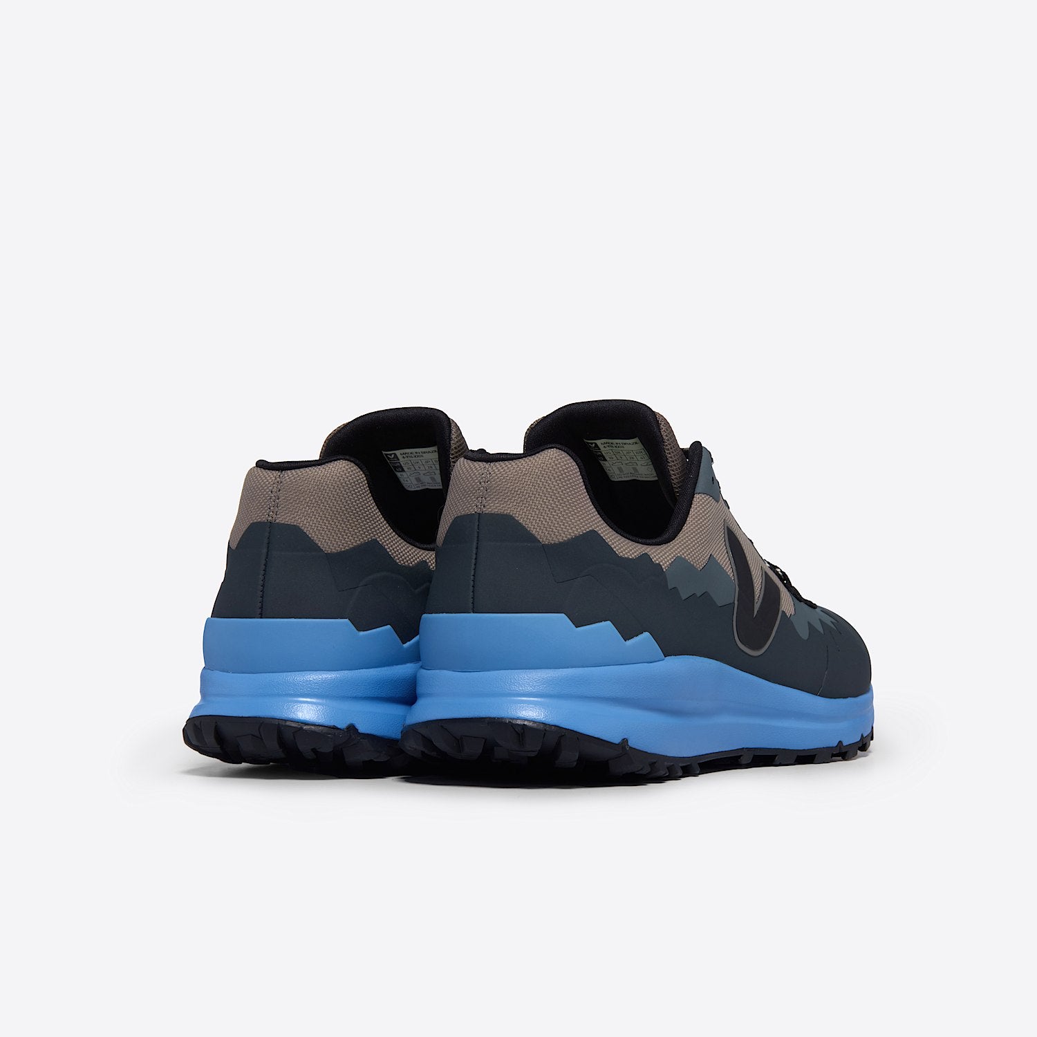 FITZ ROY TREK-SHELL BASALTE BLACK CELESTE | VEJA NEAR ME